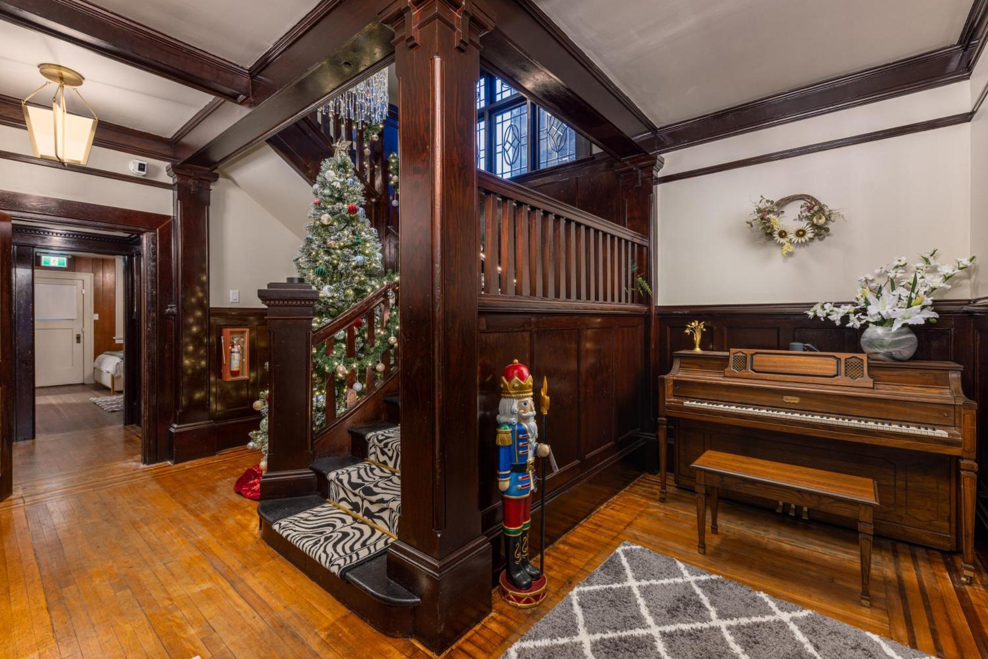 The Hunter House Bed And Breakfast バンクーバー エクステリア 写真